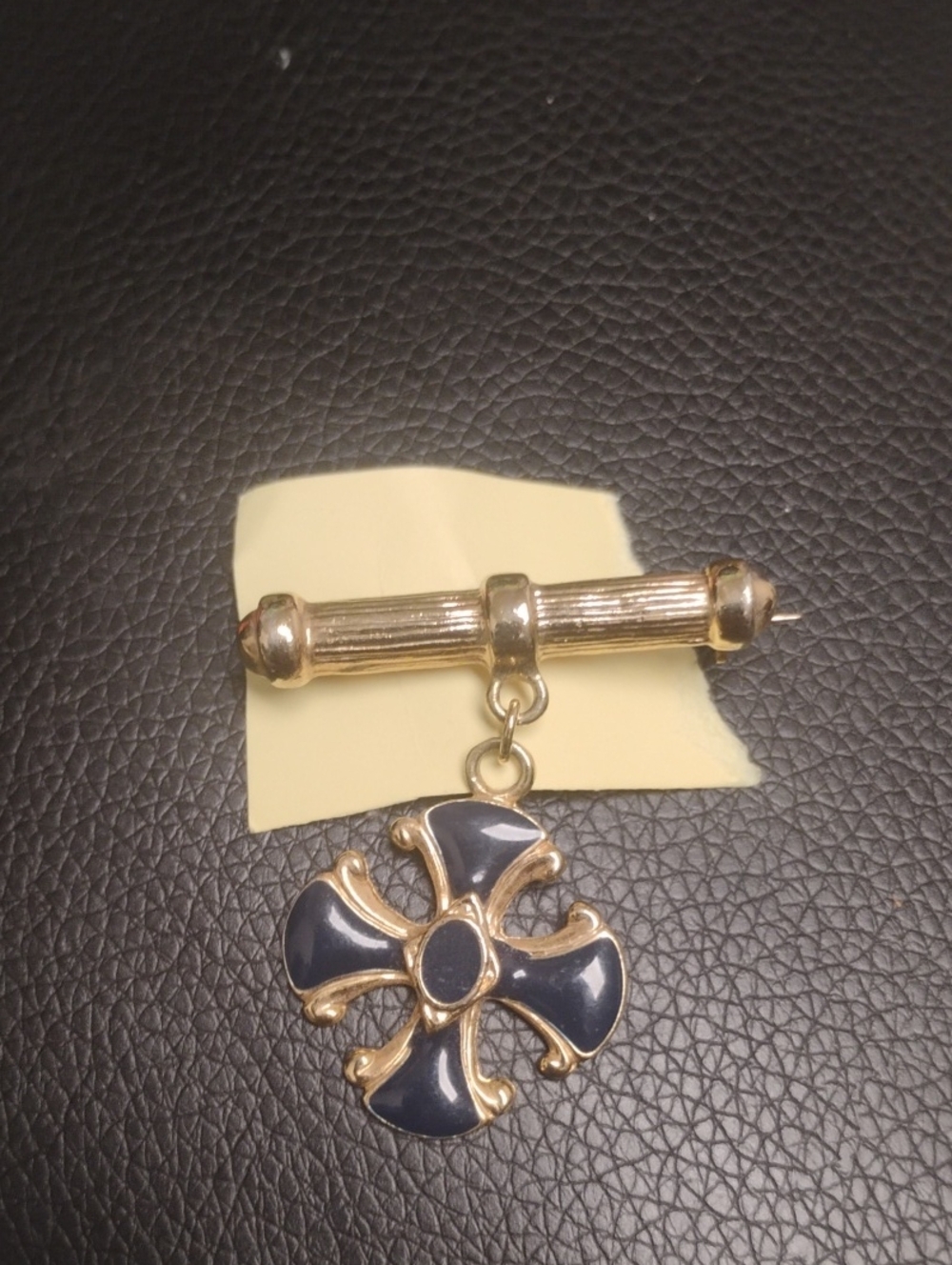 VINTAGE GOLD TONE AND BLUE ENAMEL MALTESE CROSS PIN BROOCH EX CONDITION